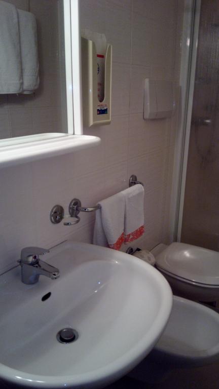 Hotel Violetta Parma Kamer foto