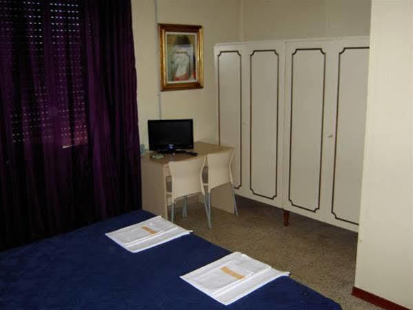 Hotel Violetta Parma Buitenkant foto