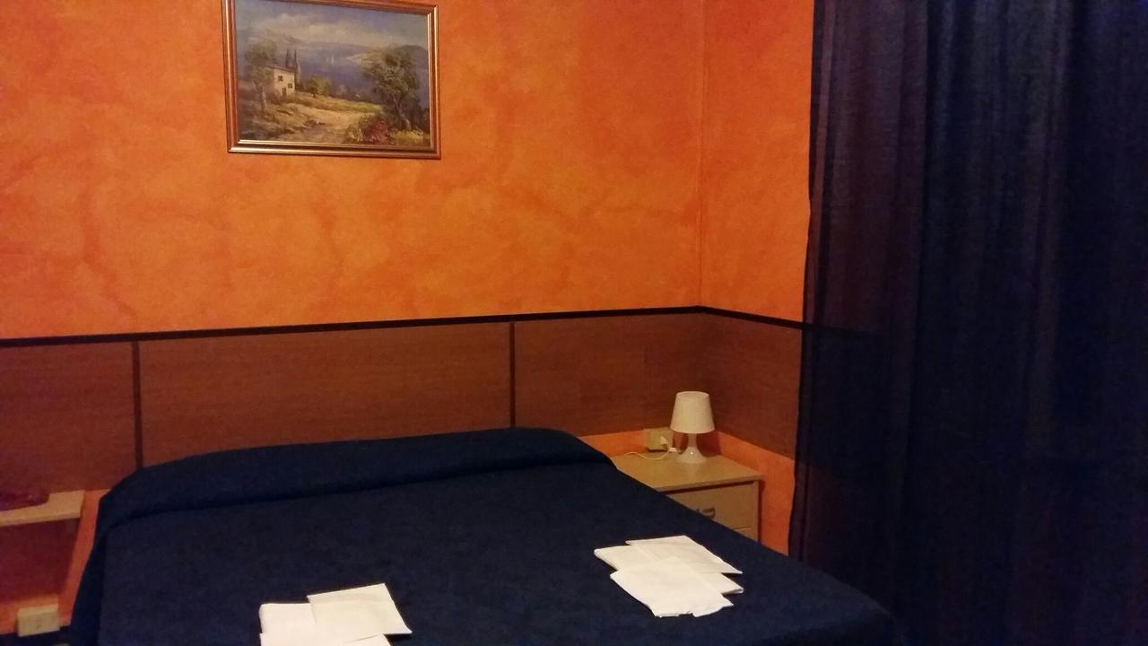 Hotel Violetta Parma Buitenkant foto