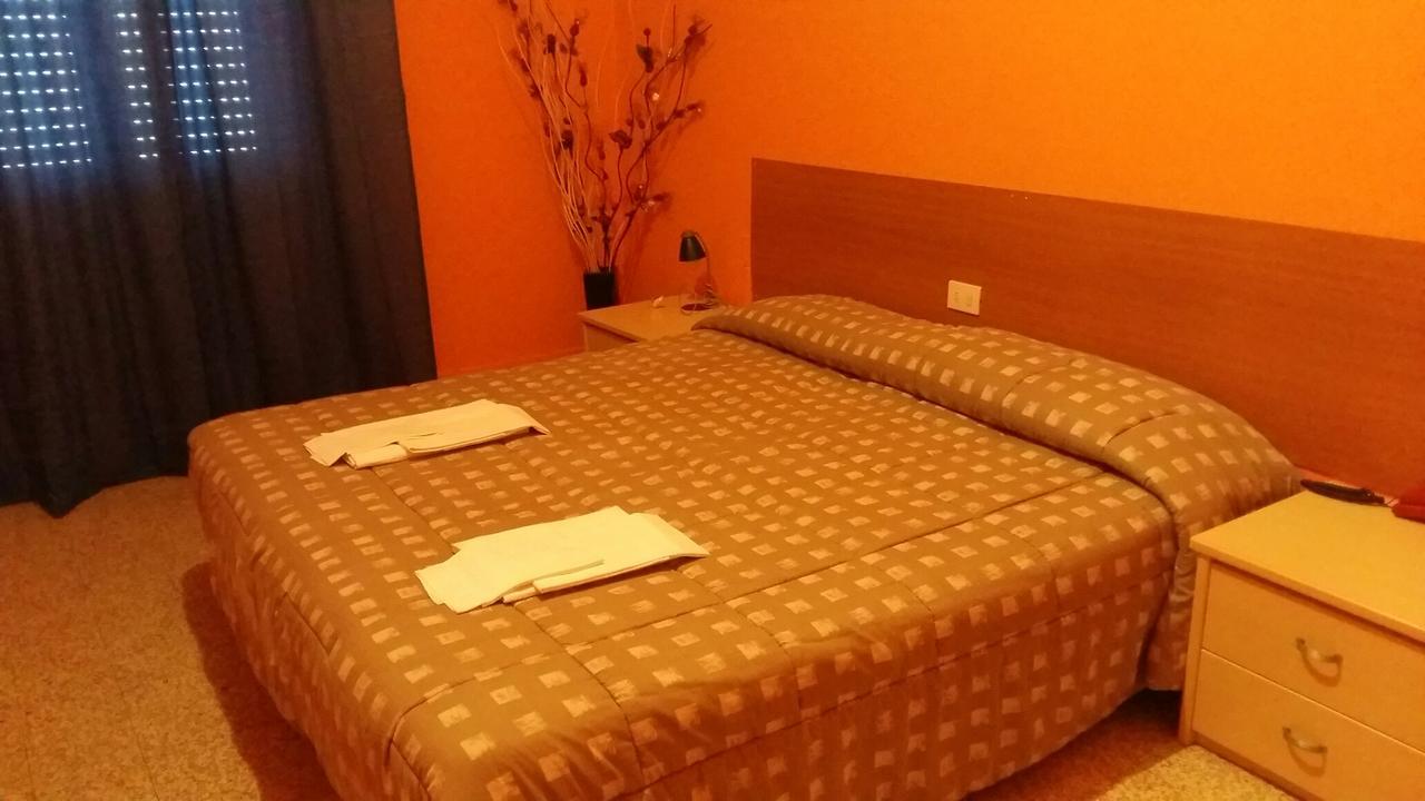 Hotel Violetta Parma Buitenkant foto