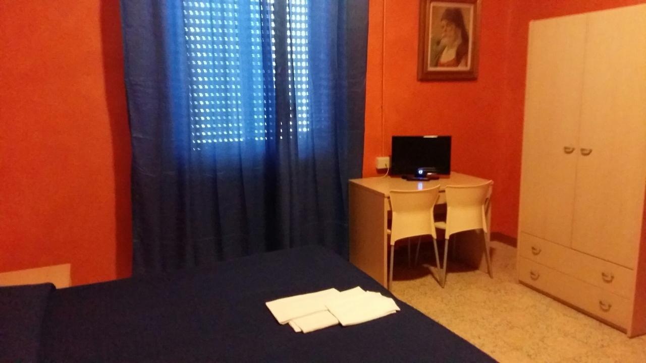 Hotel Violetta Parma Buitenkant foto