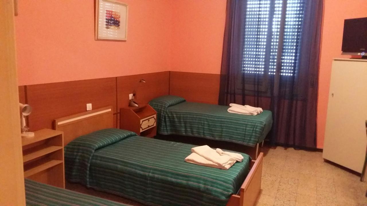 Hotel Violetta Parma Buitenkant foto