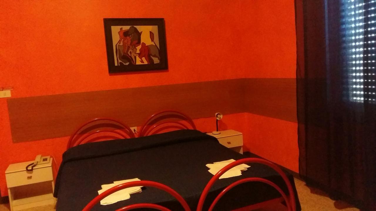 Hotel Violetta Parma Buitenkant foto