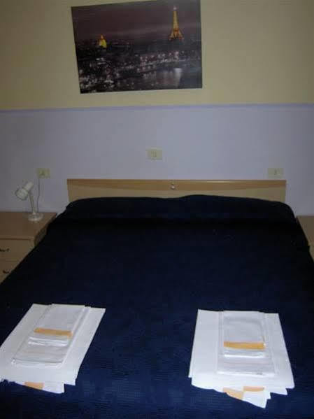 Hotel Violetta Parma Buitenkant foto